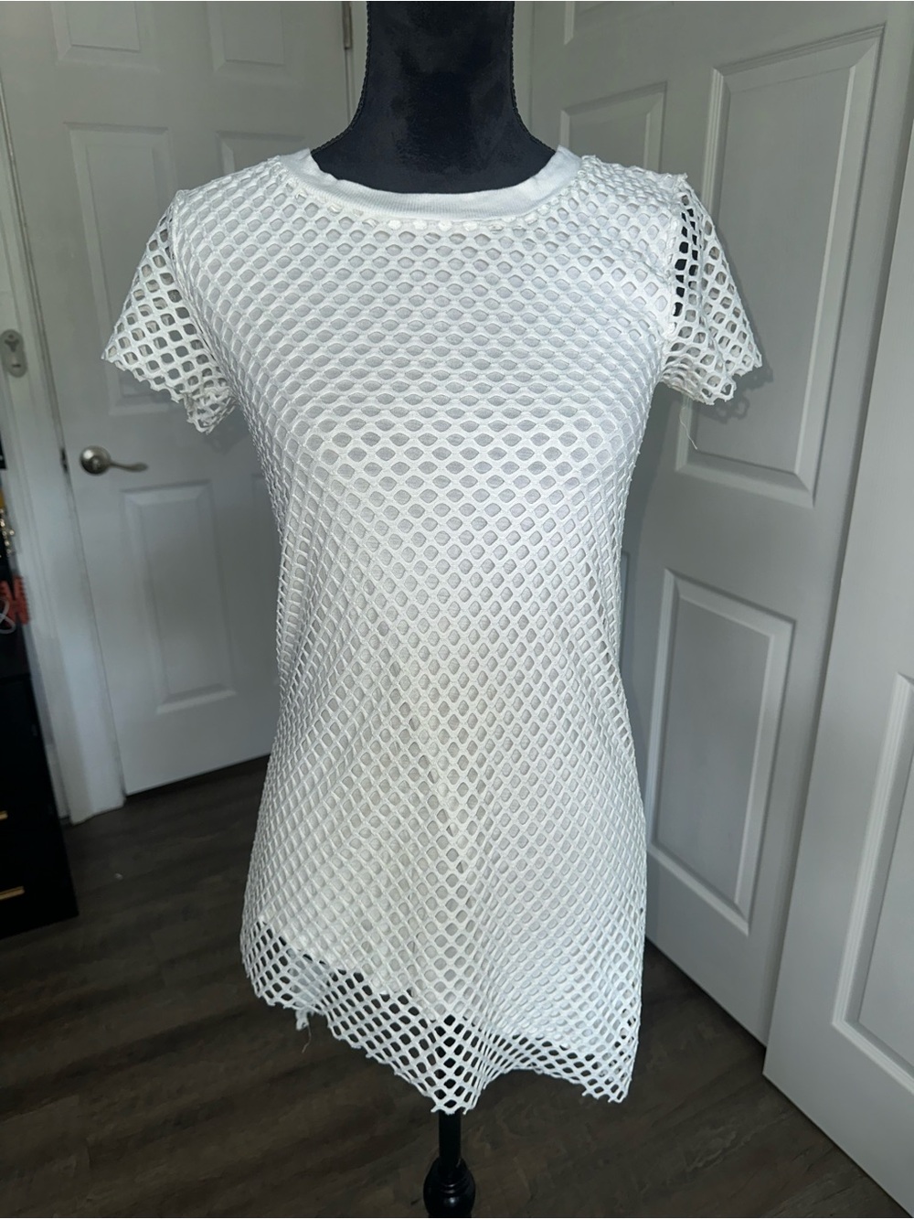 Cable & Gauge White Mesh Asymmetrical Top Size S – Brand New Without Tags